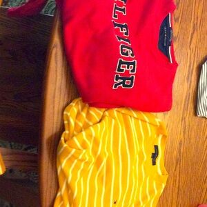 Bundle Tommy Hilfiger XL sweatshirt and waffle shirt. Both in great shape
